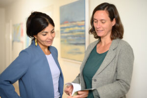 Zwei Beraterinnen im Gespräch